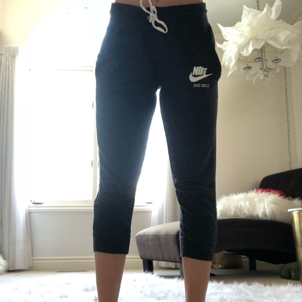 Nike sweat pants cropped